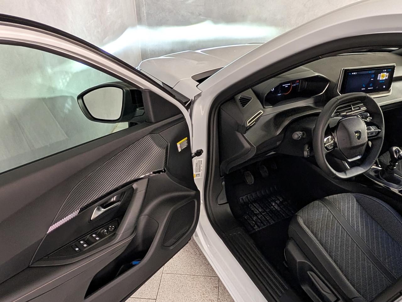 Peugeot 2008 1.2 puretech 100cv Allure