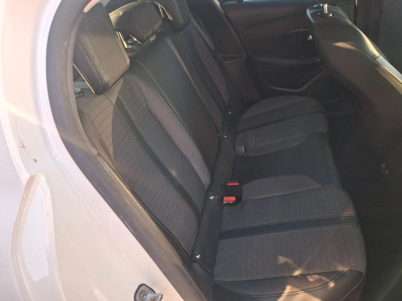 Peugeot 208 PureTech 100 cc 1.2 benz. 5 porte Active Pack automatica neopatentati