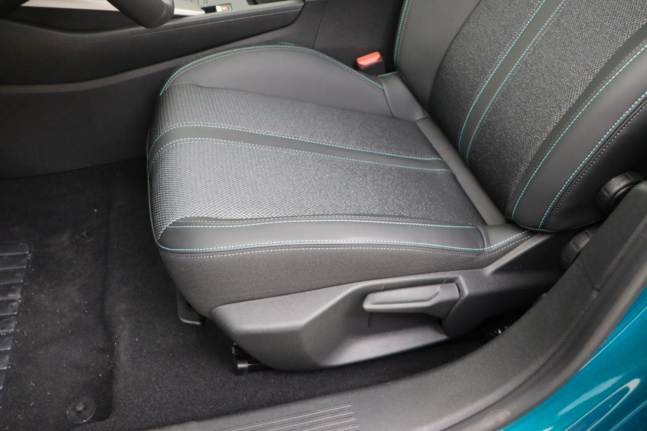 Peugeot 408 58,2 kWh Allure 214cv
