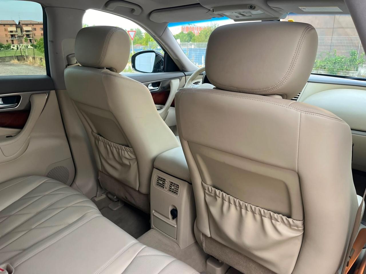 Infiniti FX FX30d S Premium 3.0d 2011 142.000km perfetta