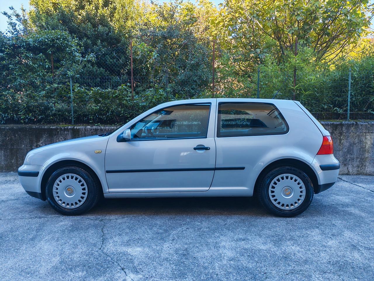 Volkswagen Golf 1.6 BENZINA 100cv / 86.000km / Unipro
