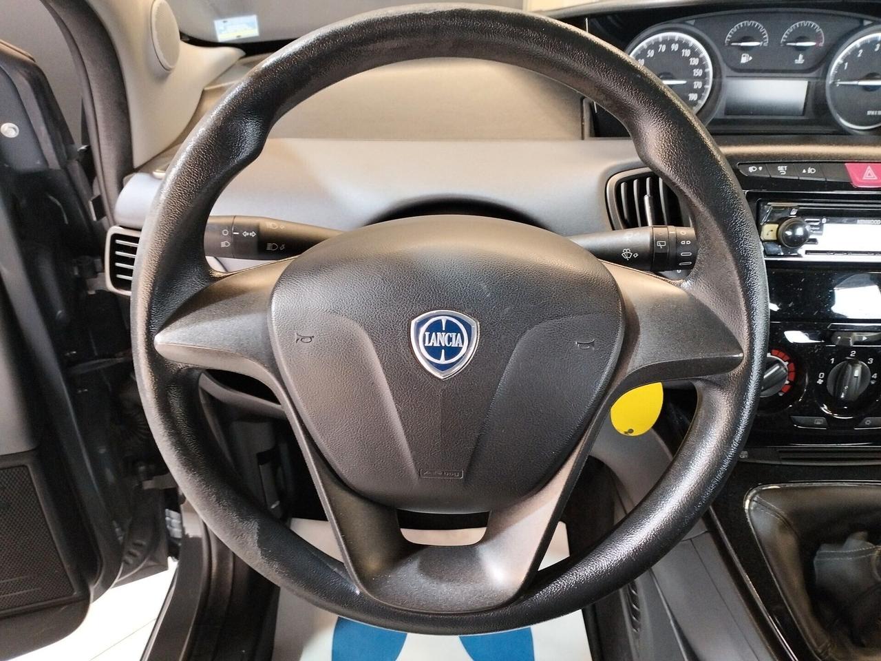 Lancia Ypsilon 1.2 Silver 69cv - NEOPATENTATI