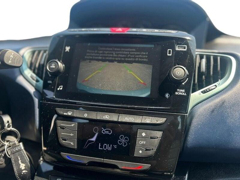 Lancia Ypsilon 1.0 FireFly 70cv Hybrid Platino