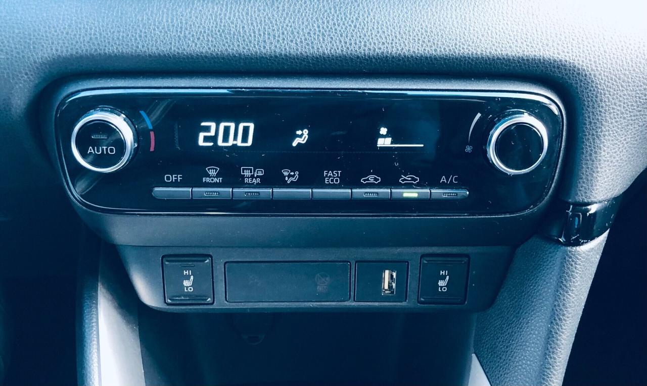 Toyota Yaris 1.5 Hybrid Business TELECAMERA