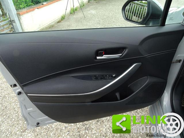 TOYOTA Corolla Touring Sports 2.0 Hybrid Business