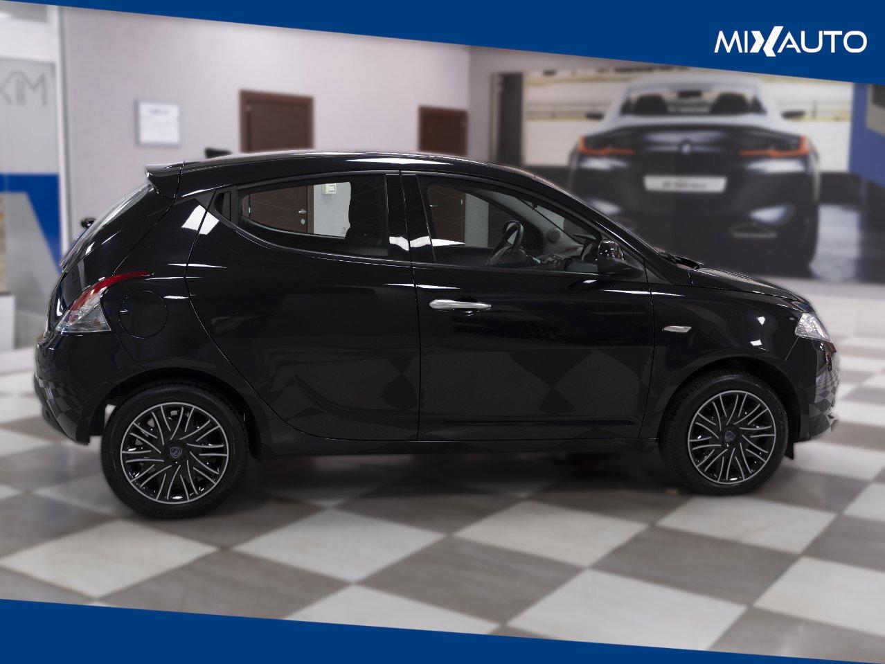 Lancia Ypsilon 1.0 Firefly Hybrid Silver 70CV 5 Porte