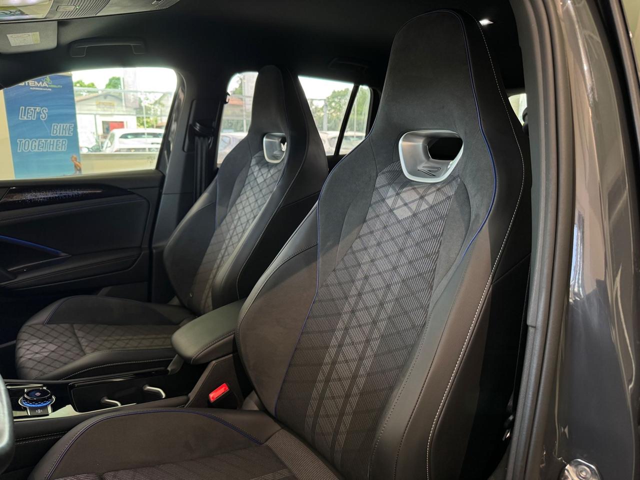 VOLKSWAGEN Tiguan III 2024 1.5 etsi R-Line 150cv dsg - SED. MASSAGGIANTI!
