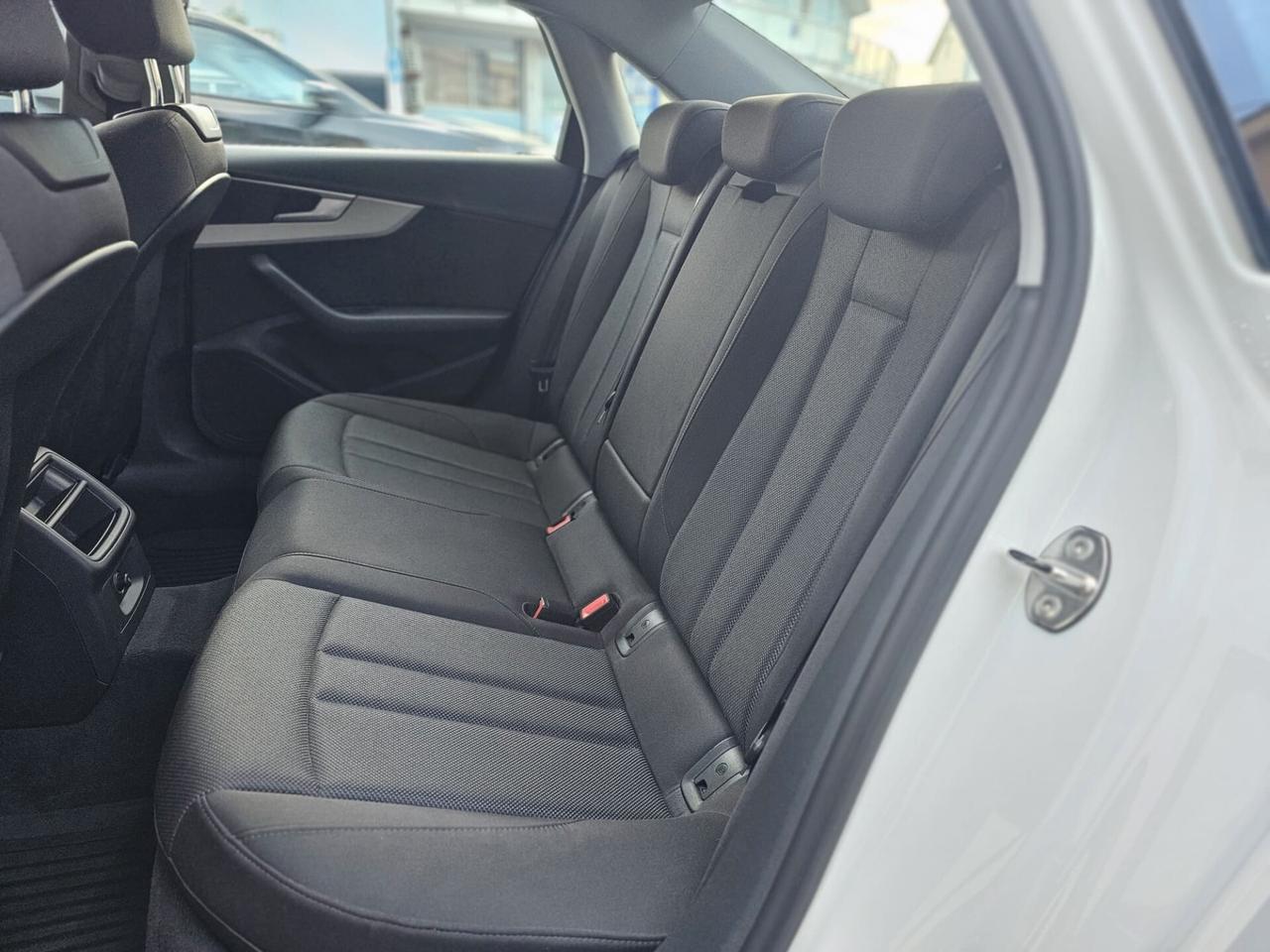 Audi A4 30 TDI/136 CV S tronic line edition