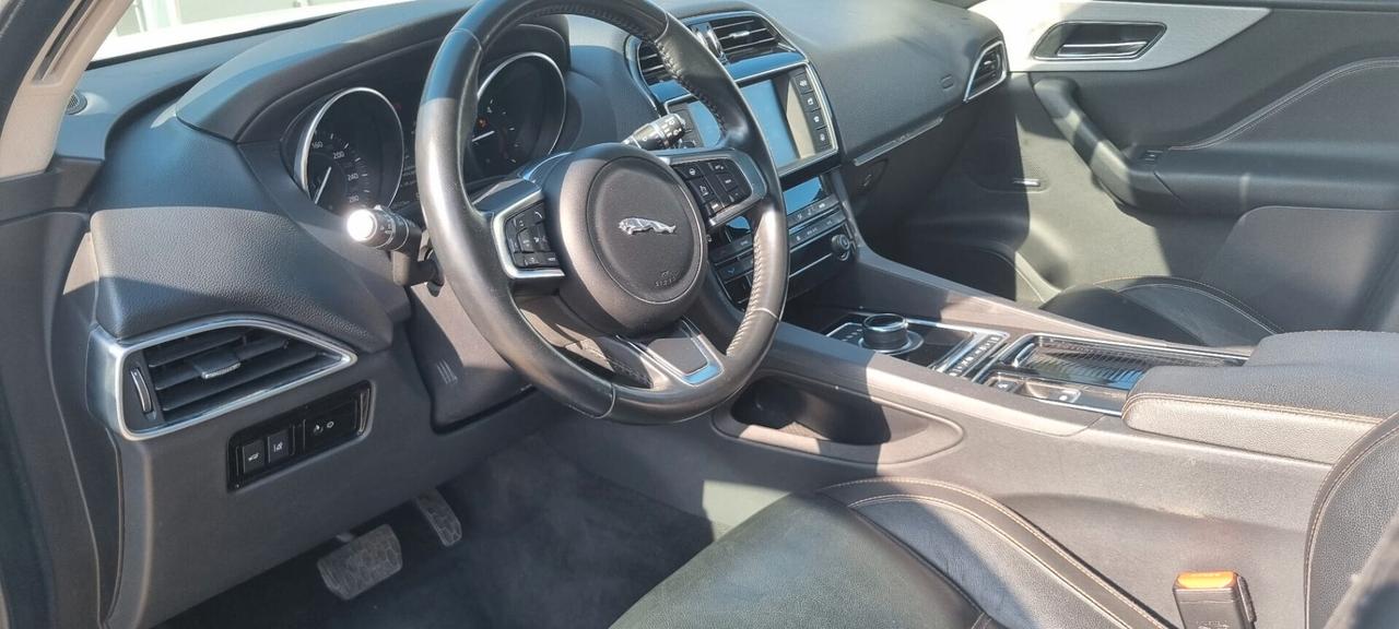 Jaguar F-Pace 2.0 D 180 CV AWD aut. Portfolio