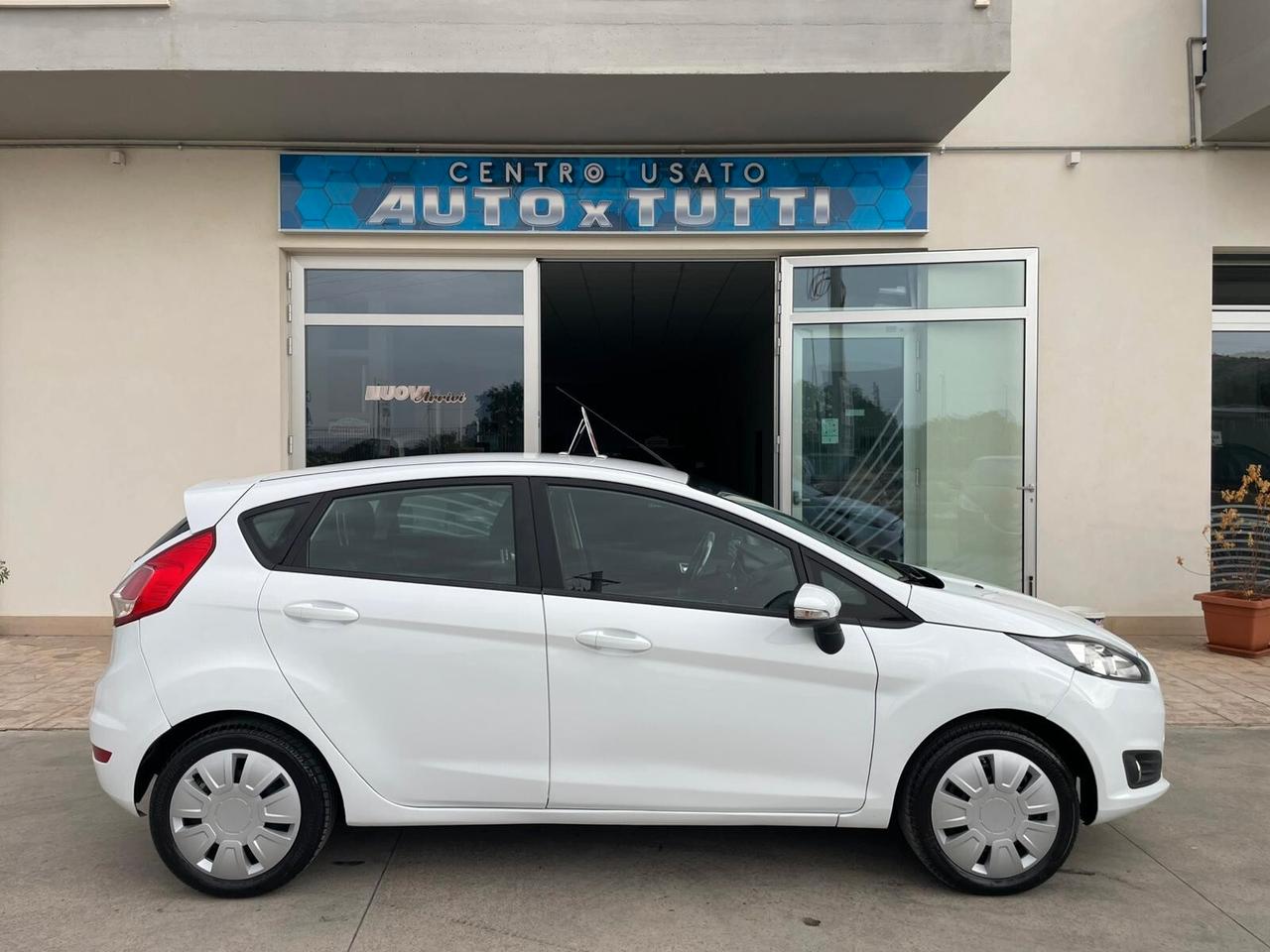 Ford Fiesta 1.2 5 porte Black & White Edition neopatentati