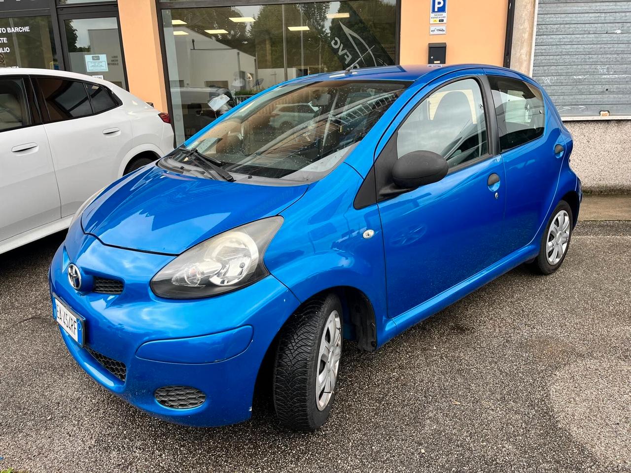 Toyota Aygo 1.0 12V VVT-i 5 porte Neopatentati