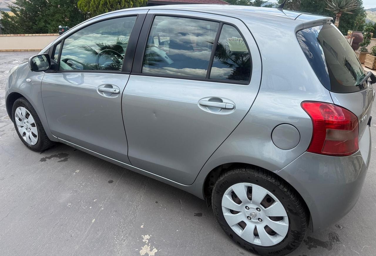Toyota Yaris 1.0 5 porte