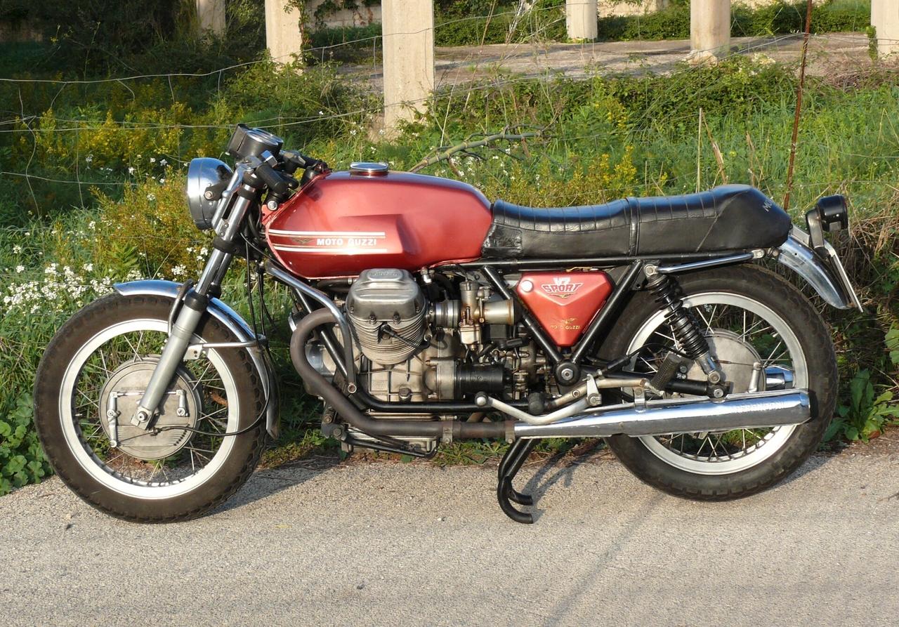 Moto Guzzi V7 SPORT (M1225)