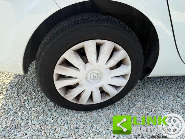 RENAULT Clio 1.2 16V SporTour