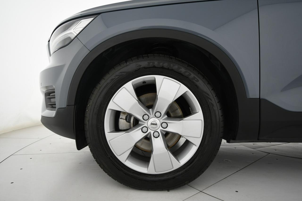 VOLVO XC40 2.0 d4 Momentum awd geartronic PELLE+LED+C19"