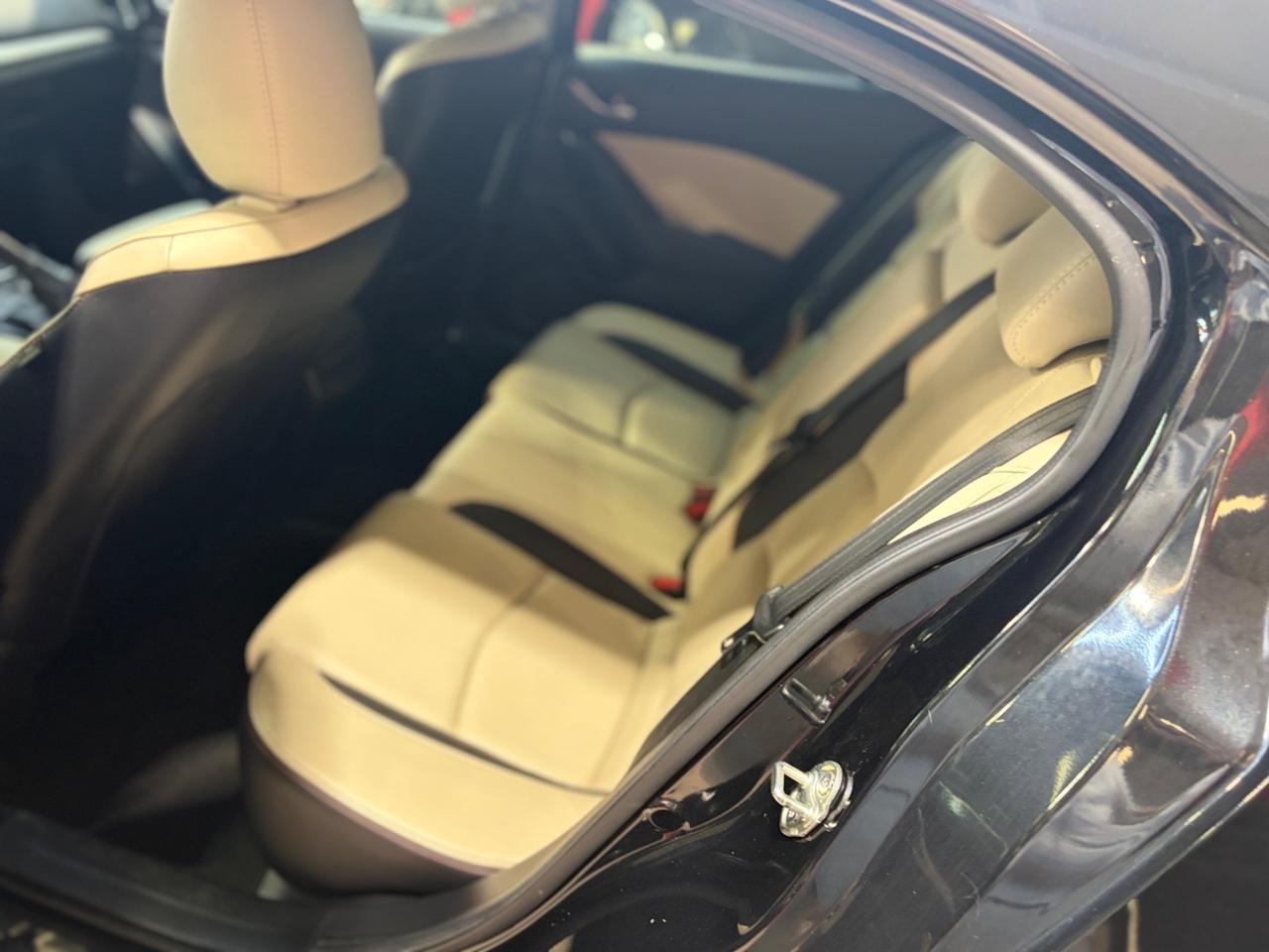 Mazda3 1.5 Skyactiv-D Exceed 98.000km