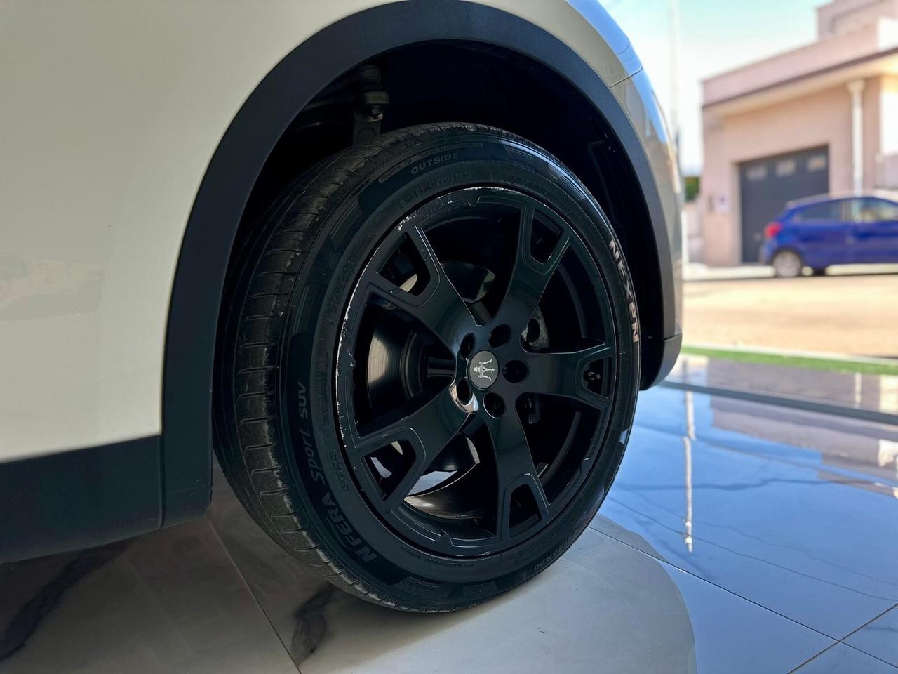 Maserati Levante 3.0 V6 Granlusso 250cv Q4 *tetto*