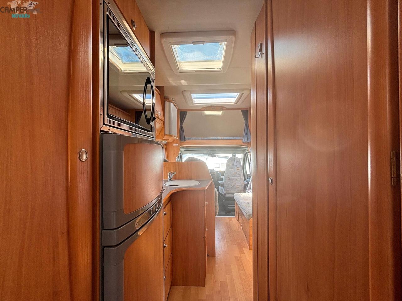 ADRIA ADRIATIK CORAL 680 SK - Mansardato con letti a castello in coda