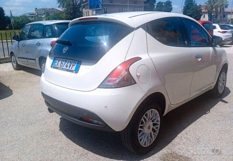 Lancia Ypsilon Ypsilon 0.9 t.air Gold s/CL ecochic metano 80cv E6