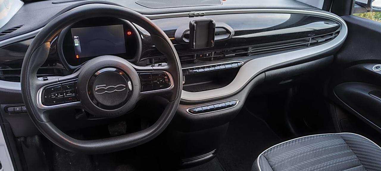 Fiat 500 500e Berlina 23,8 kWh Action