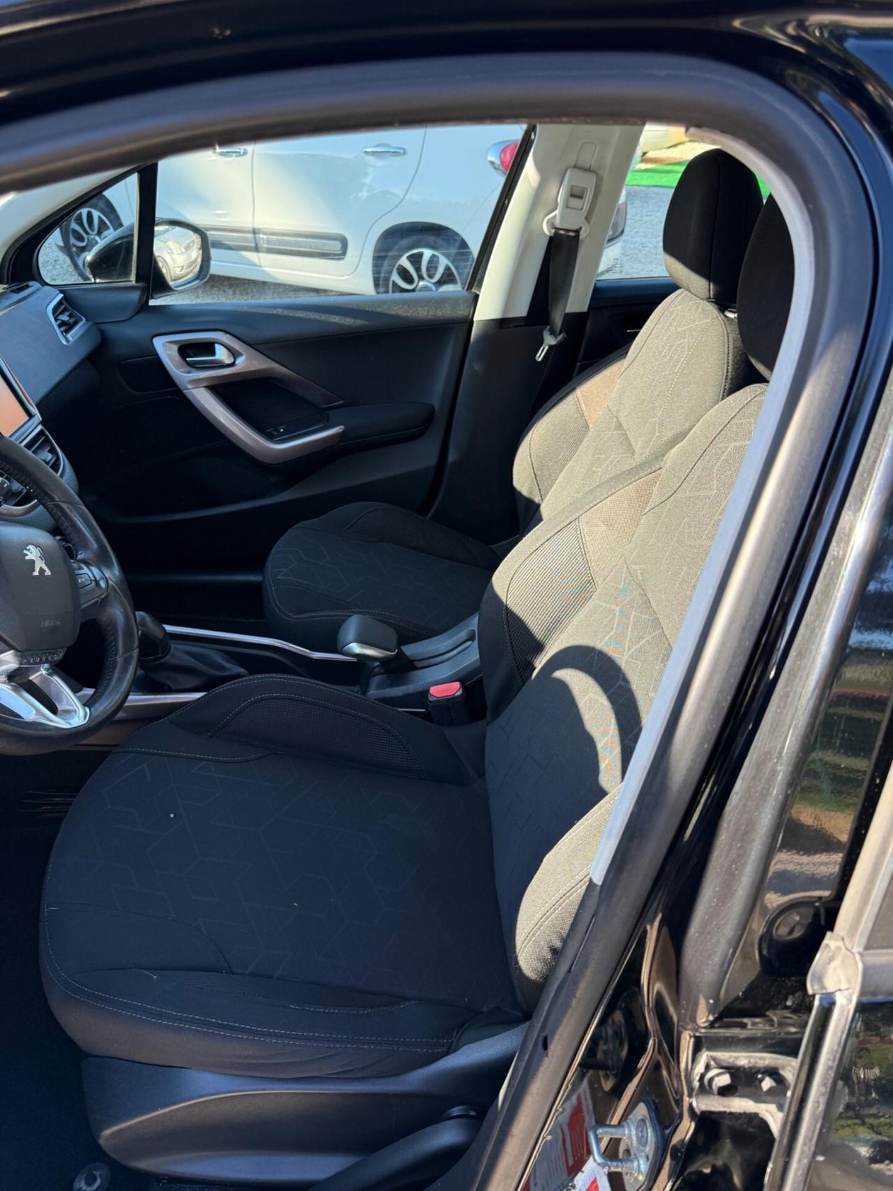 Peugeot 2008 PureTech 82cv neopatentati km certifi