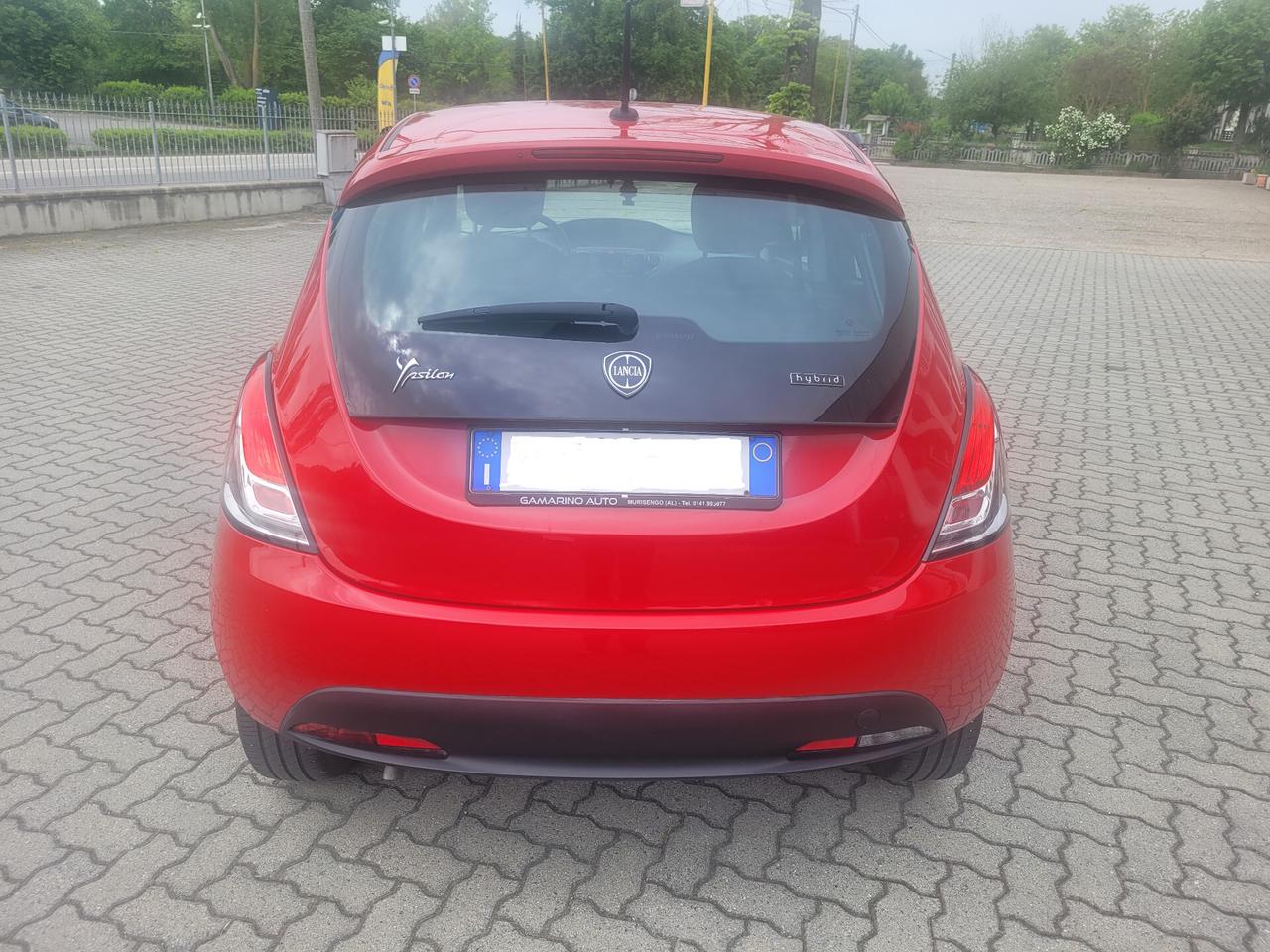 Lancia Ypsilon 1.0 FireFly 5 porte S&S Hybrid Ecochic Silver