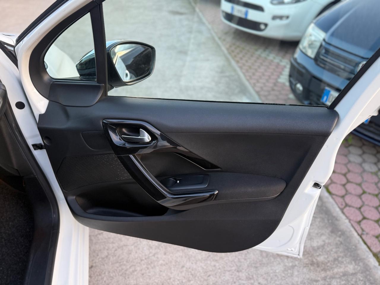 Peugeot 208 BlueHDi 75 5 porte Allure Km Certificati