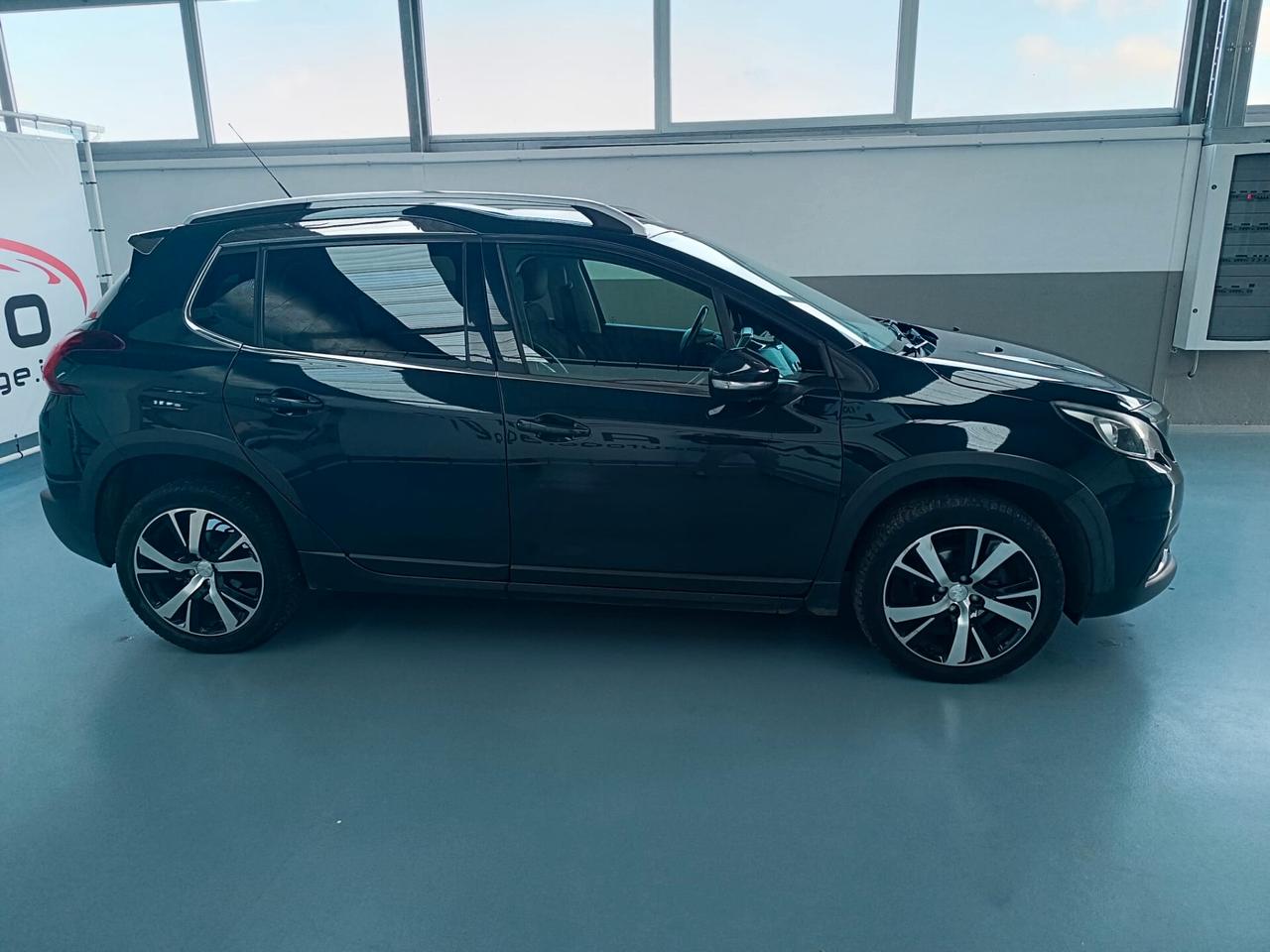 Peugeot 2008 BlueHDi 100 S&S Black Matt