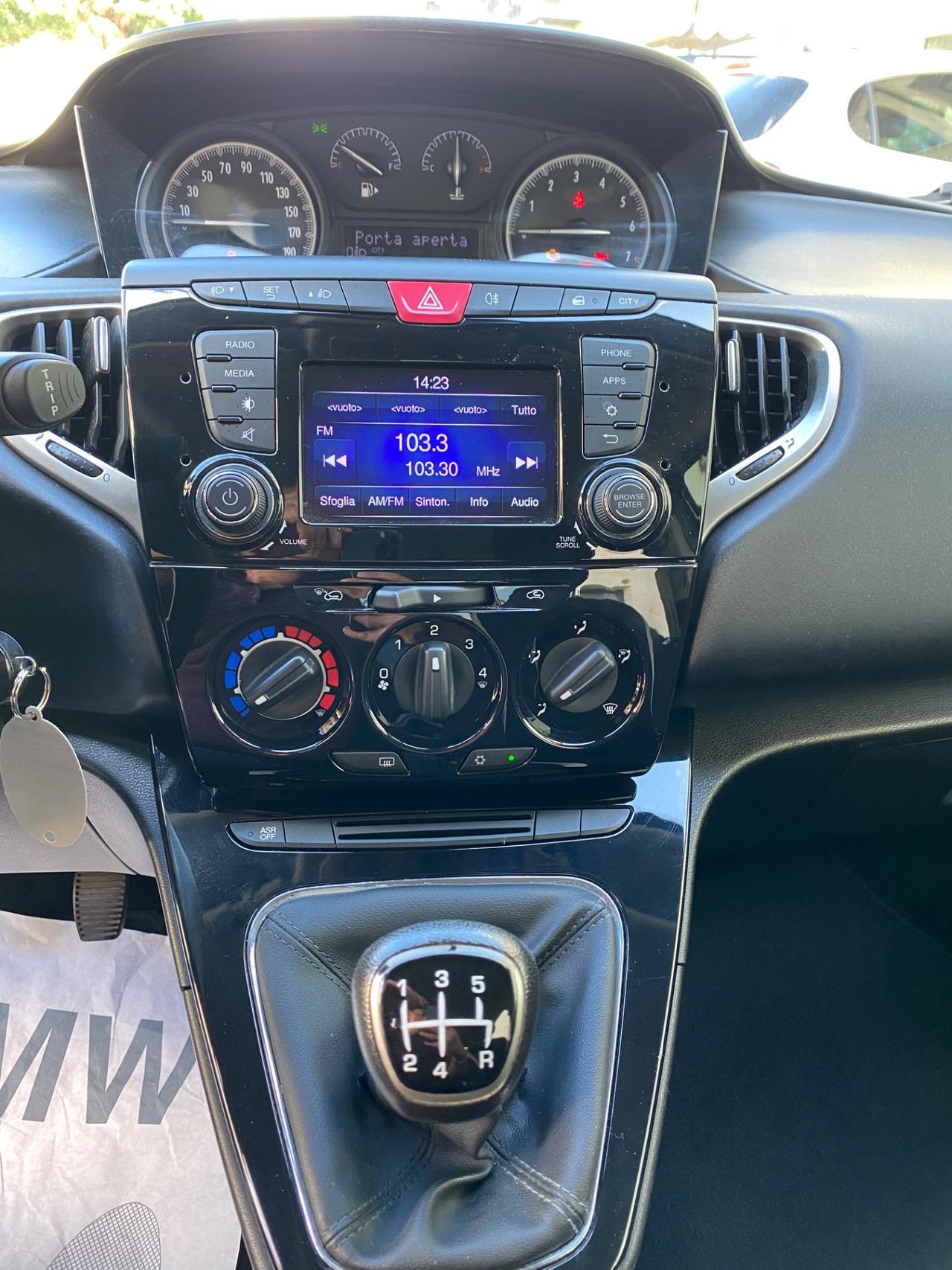 Lancia Ypsilon 1.2 69 CV 5 porte PLATINUM