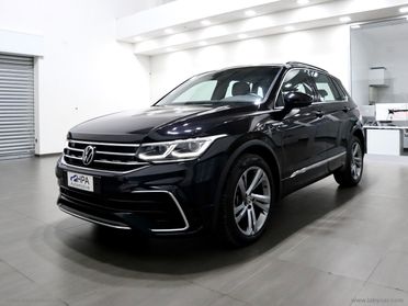 VOLKSWAGEN Tiguan 2.0TDI DSG R-LINE LED IQ-LIGHT NAVI PELLE RETROCAMERA