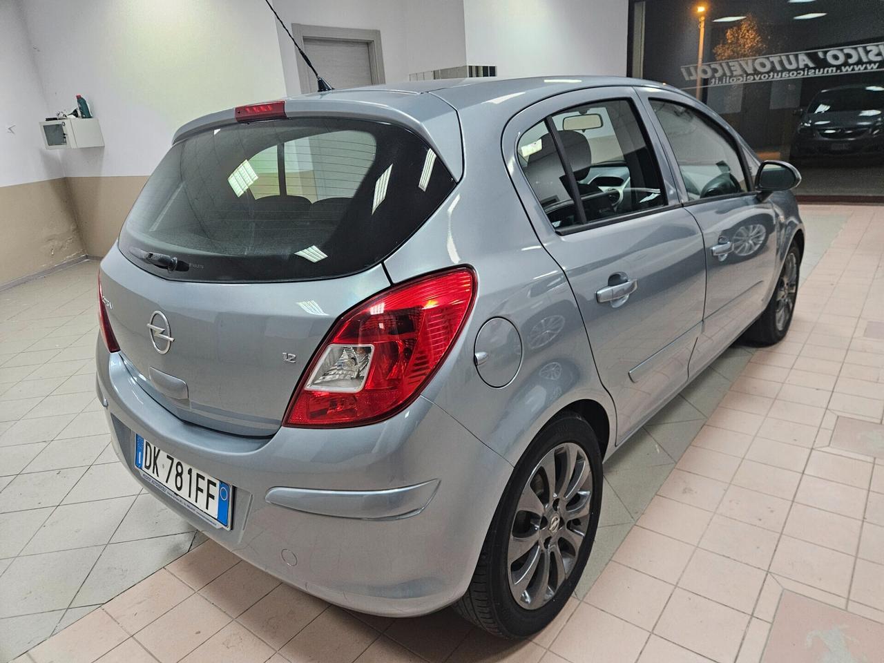 Opel Corsa 1.2 5 porte Club