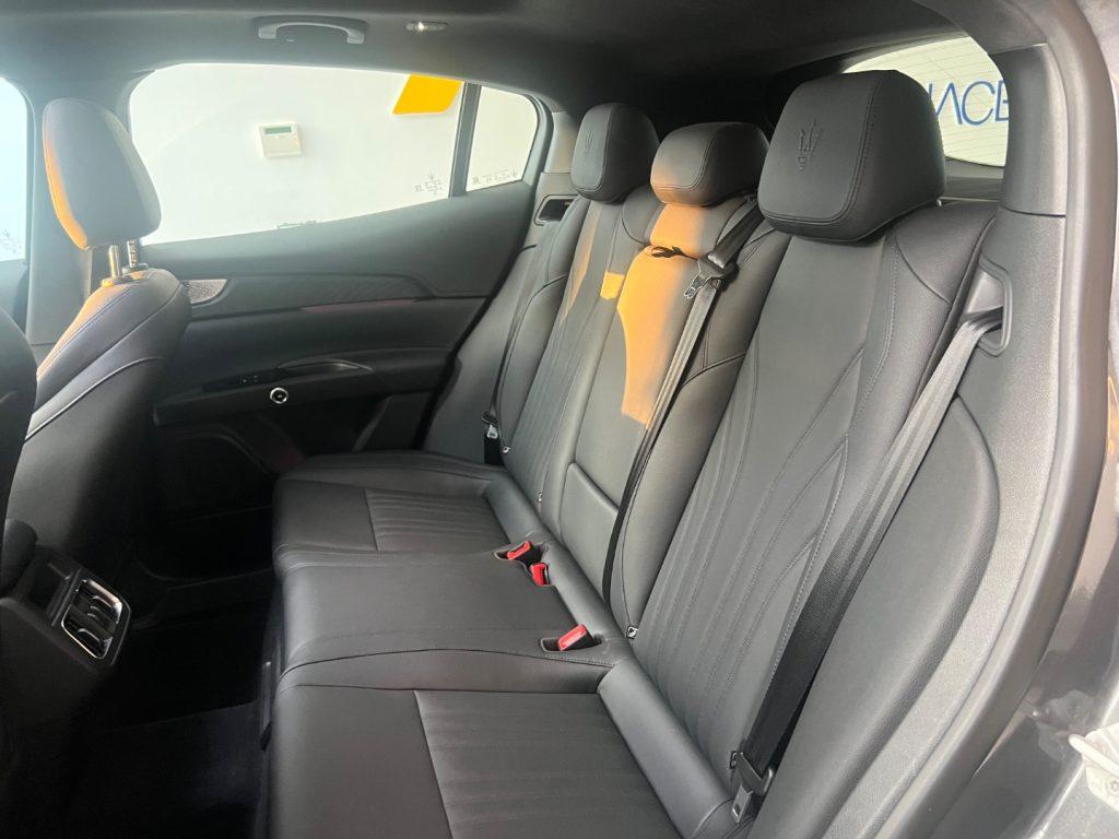 Maserati Grecale MHEV 300 CV AWD GT tetto panoramico da€549,00