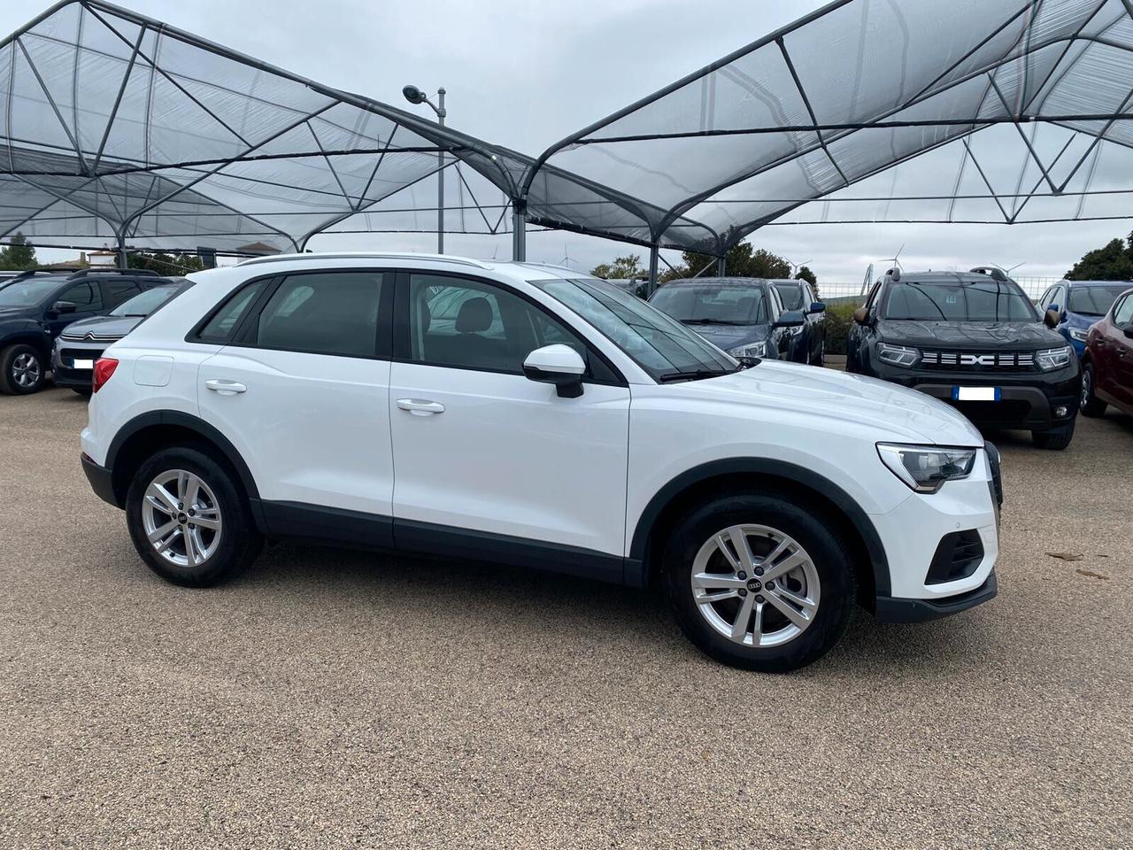 Audi Q3 45 TFSI e S tronic Business