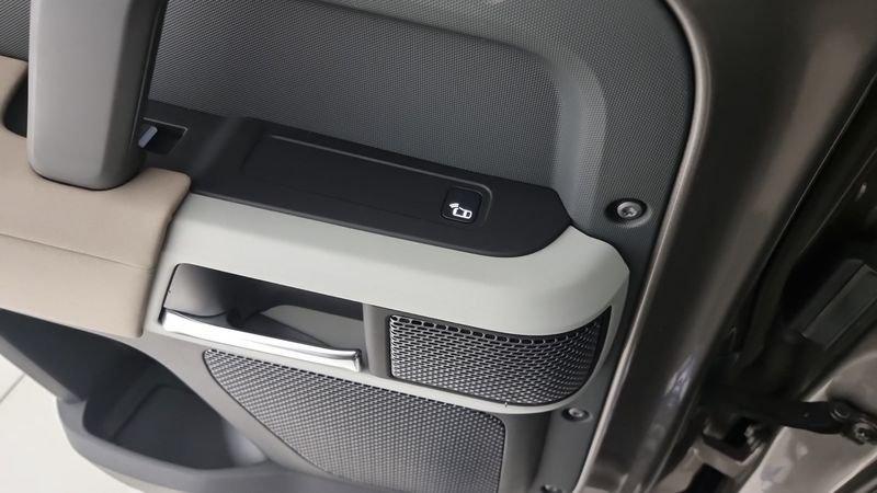 Land Rover Defender 110 3.0D I6 200 CV AWD Auto SE N1 Autocarro