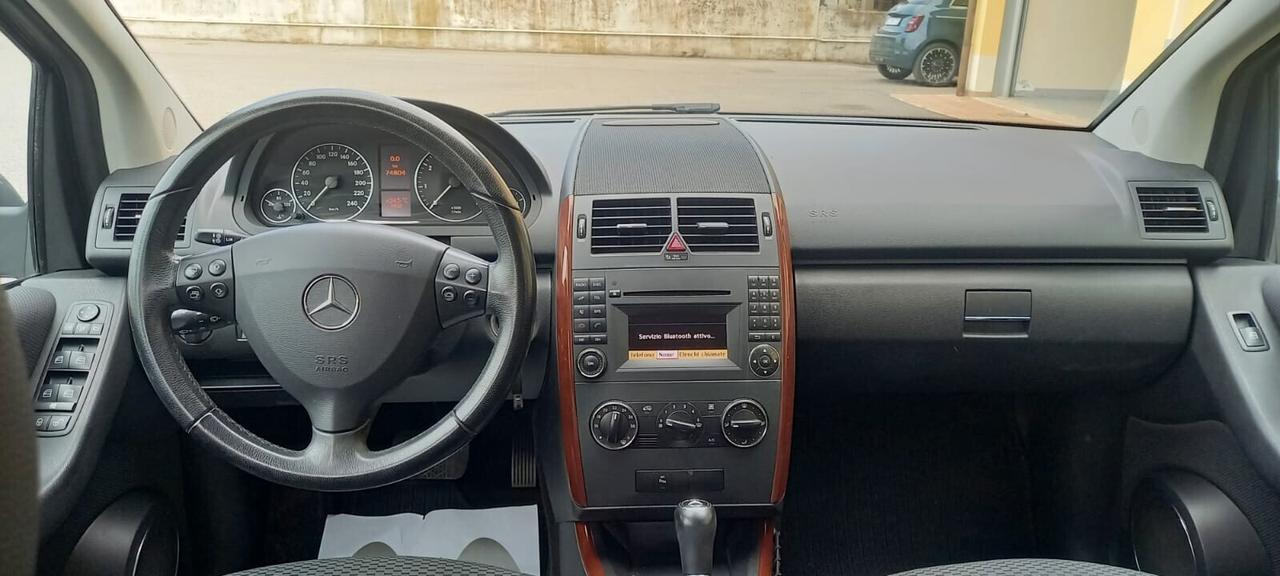 Mercedes-Benz Classe A 160 Benzina Allestimento Elegance cc. 1.5 CV. 95 Cambio Automatico 5 Porte 5 Posti Euro 5 SOLO 74.800 KM. Utilizzabile anche per i Neopatentati.