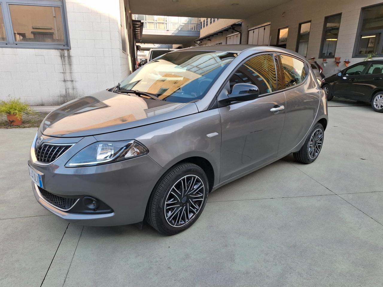 Lancia Ypsilon 1.0 FireFly 5 porte S&S Hybryd Gold