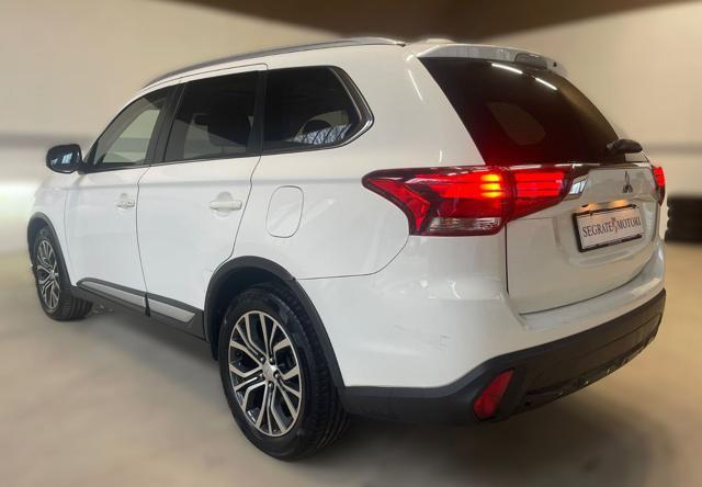 MITSUBISHI Outlander 2.2 DI-D 4WD Instyle Plus SDA 7 posti