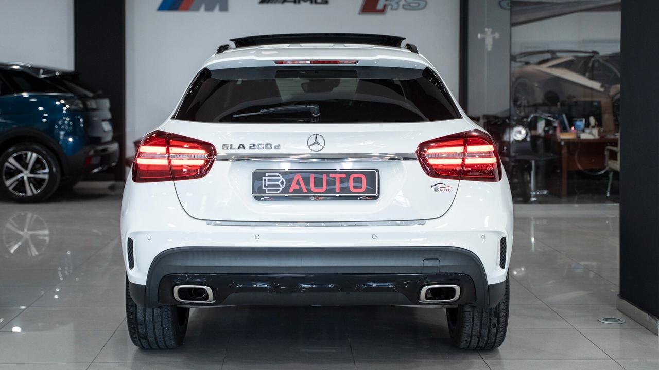 Mercedes-benz GLA 200 D NIGHT EDITION AUTO TETTO CARBONIO NAVI PELLE FULL OPTIONAL