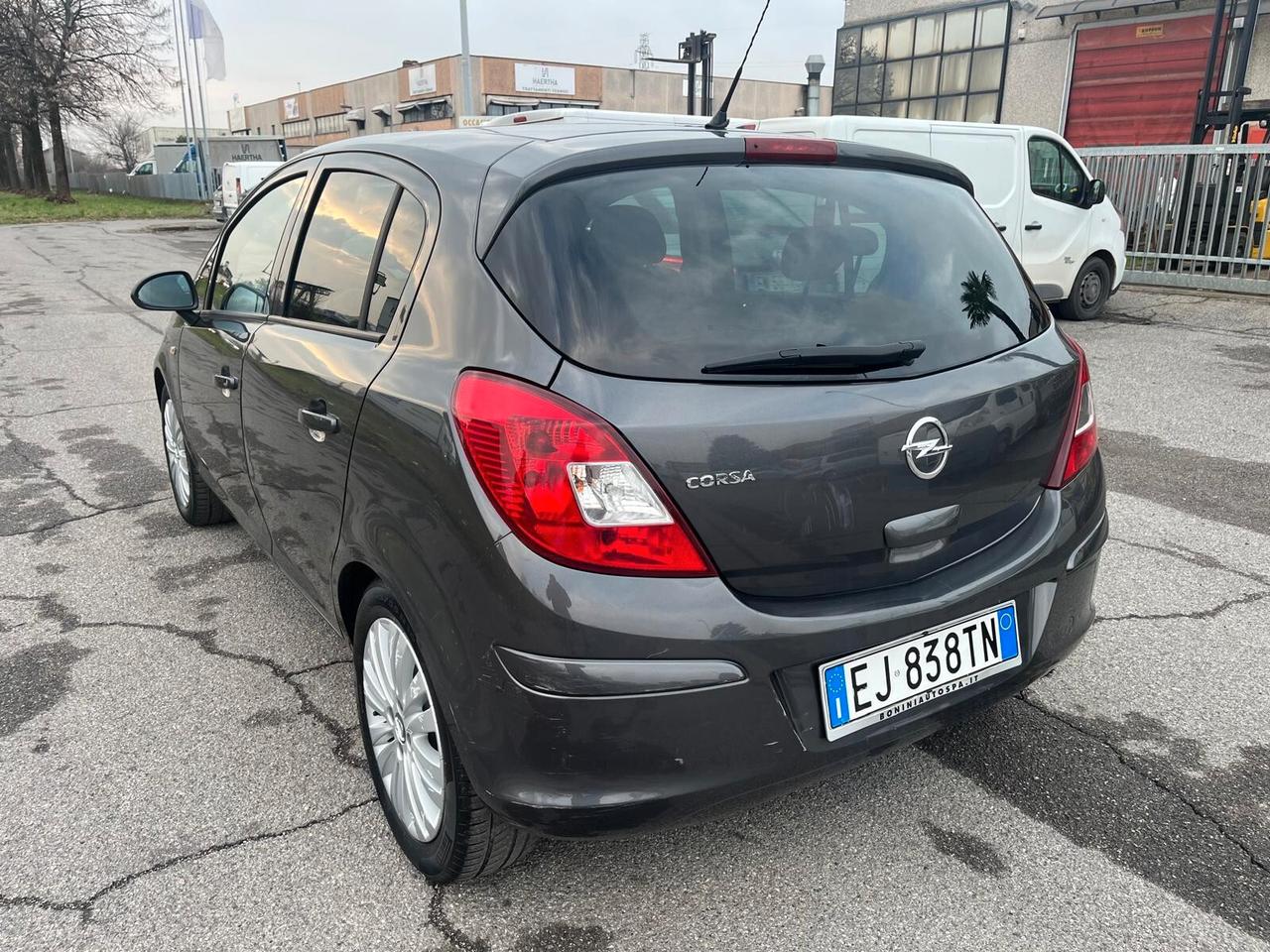 Opel Corsa 1.2 5 porte Club