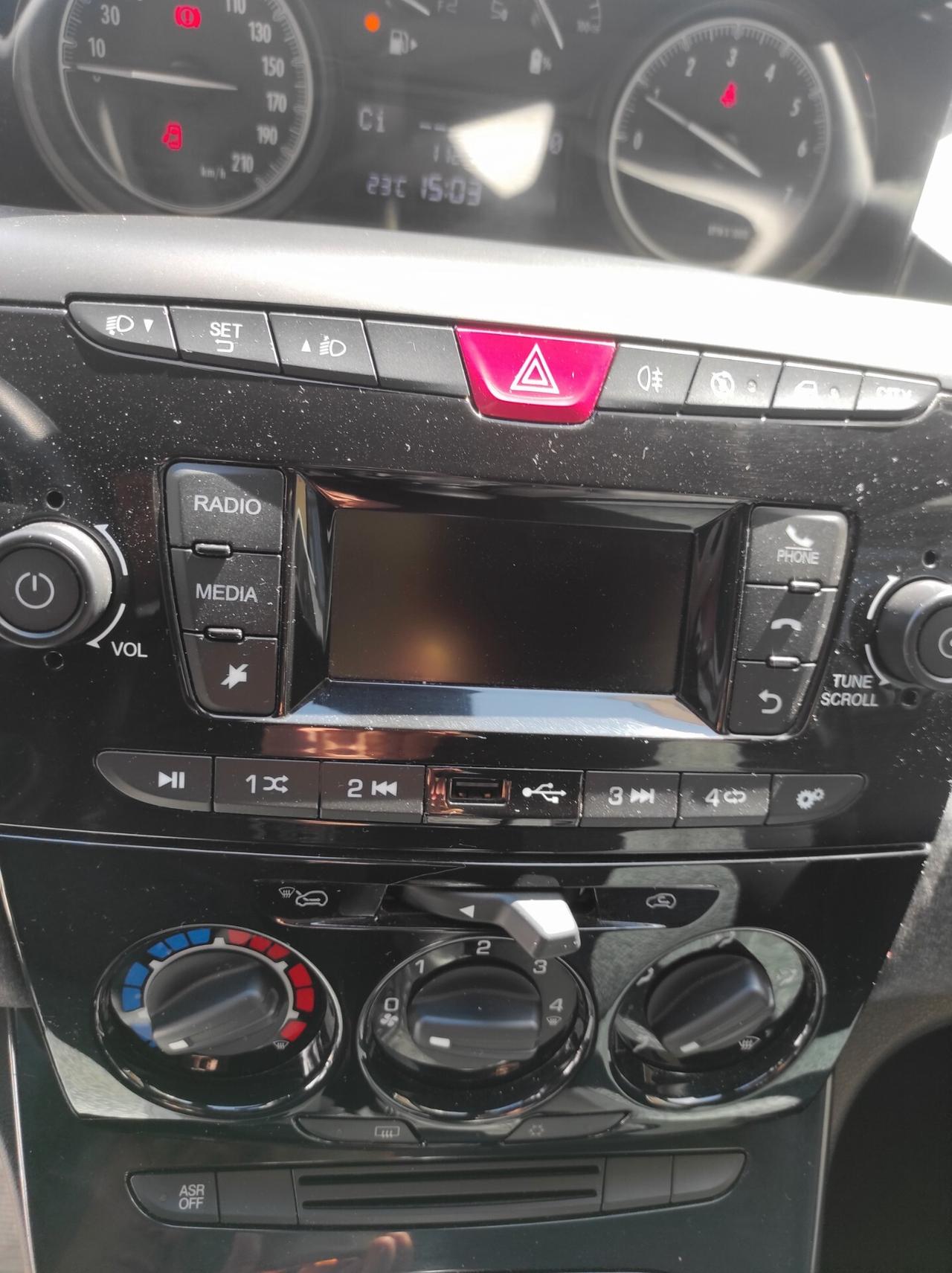 Lancia Ypsilon 2021 1.0 hybrid ubs aux bluetooth