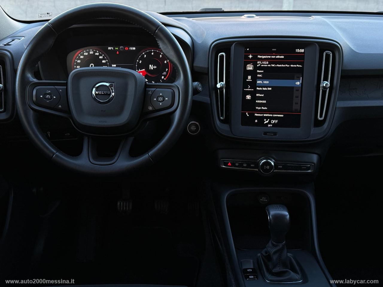 VOLVO XC40 T2 Momentum Core