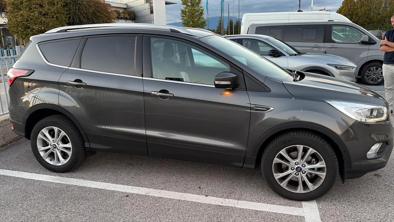 Ford Kuga 1.5 TDCI 120 CV S&S 2WD Powershift Edition tua a € 199 mese