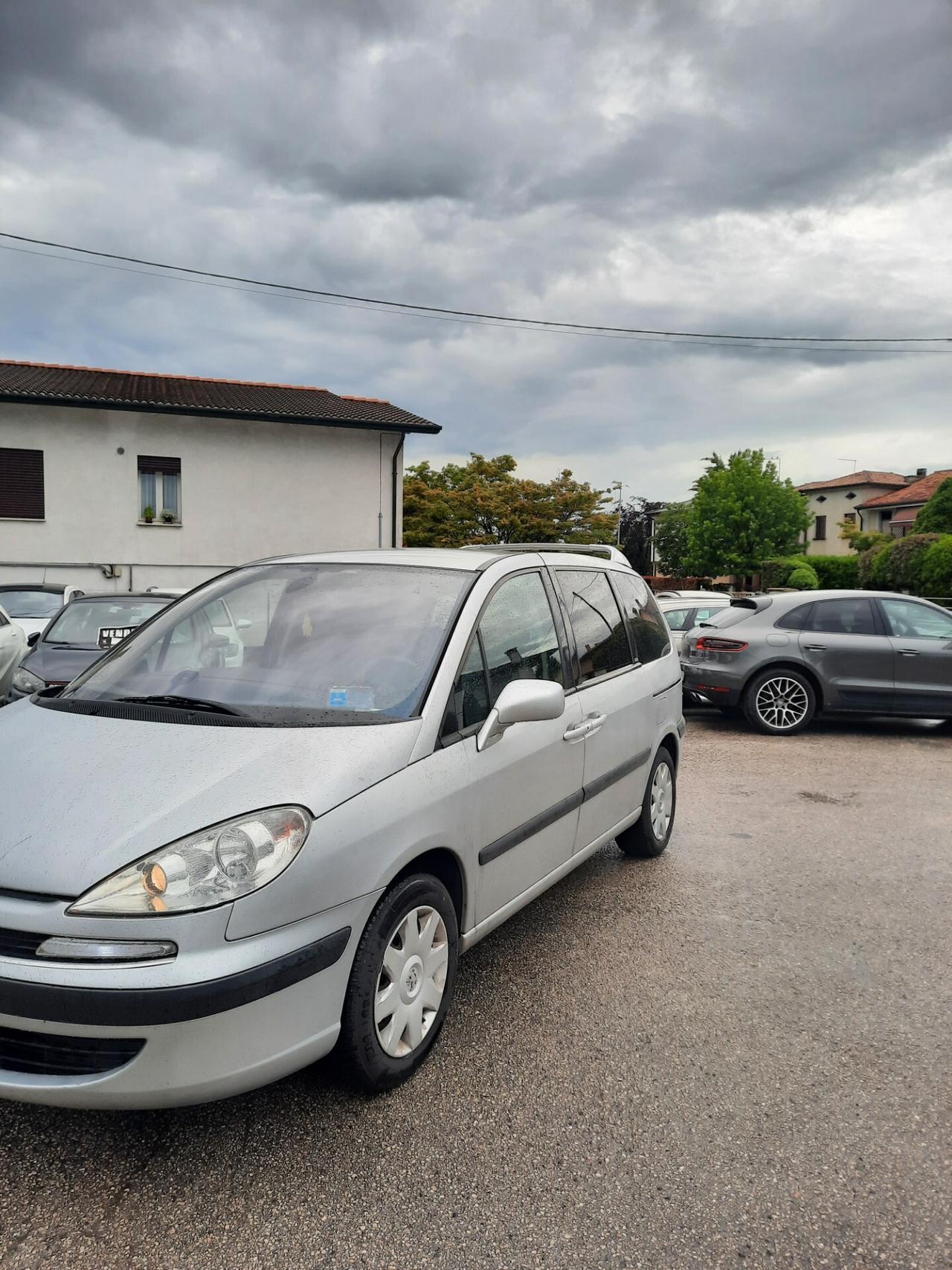 Peugeot 807 2.0 HDi FAP SV 7 POSTI