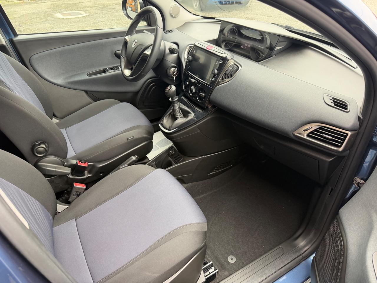 Lancia Ypsilon 1.0 Hybrid Gold