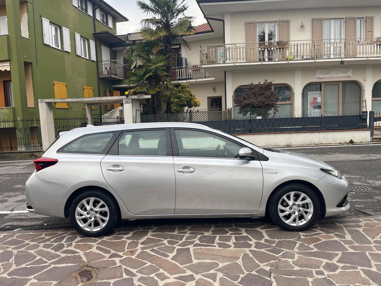 Toyota Auris Touring Sports 1.8 Hybrid Lounge