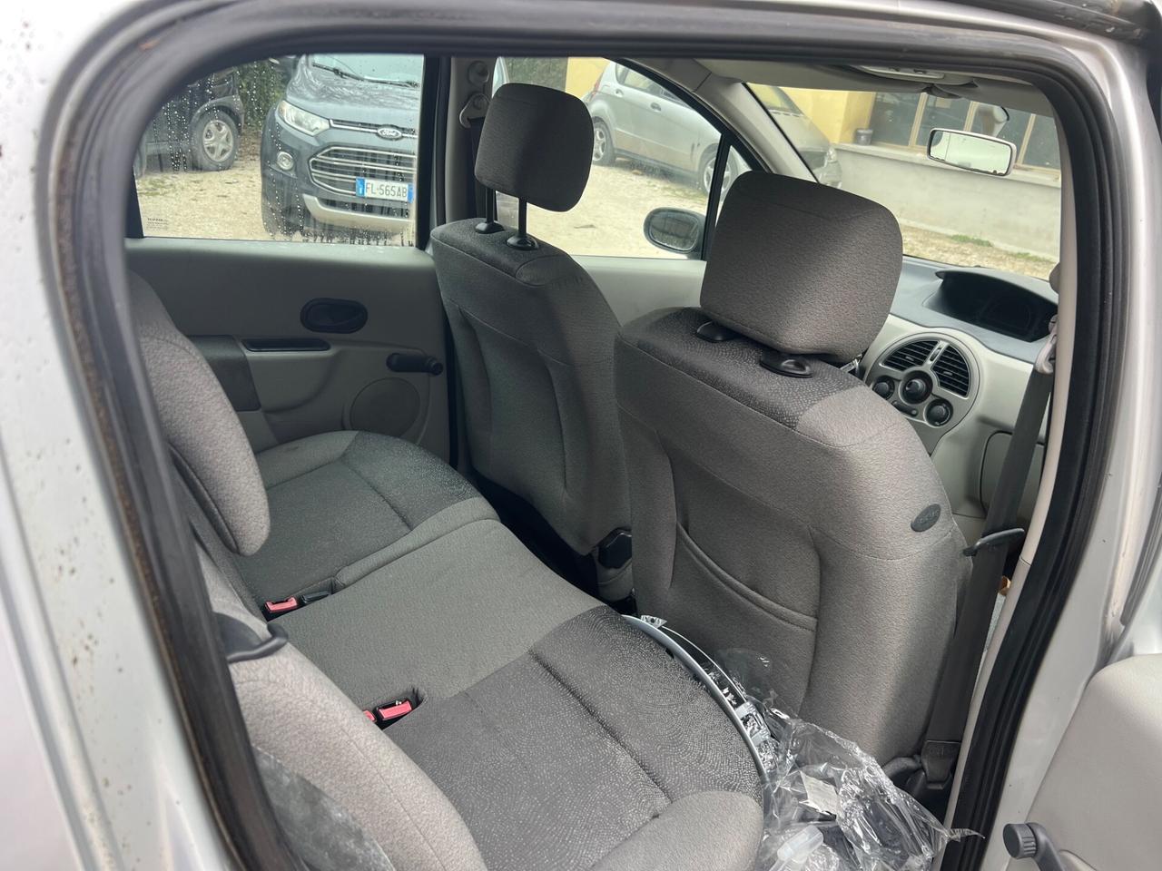 Renault Modus 1.2 16V Saint Tropez