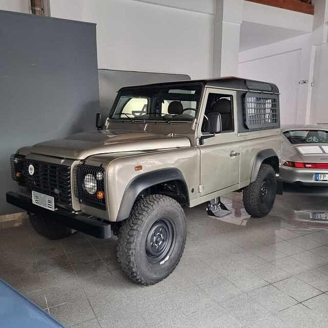 Land Rover Defender 90 2.2 PUMA TD4- LIFE&STYLE