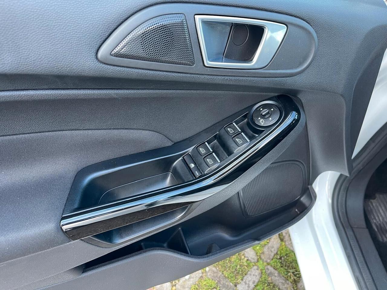 Ford Fiesta 1.5 TDCi 75CV 5 porte Black & White Edition