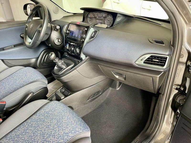 Lancia Ypsilon 1.0 firefly hybrid Gold s&s 70cv 5p.ti - AZIENDALE