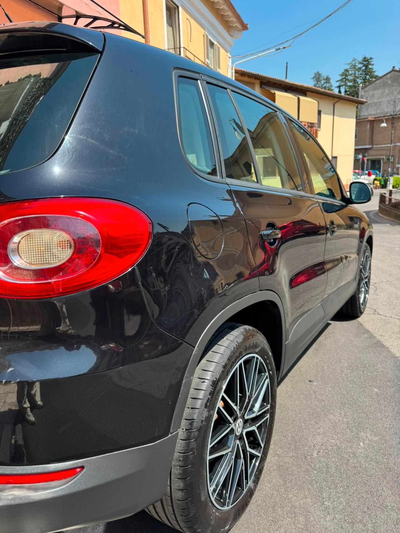 Volkswagen Tiguan 2.0 TDI 140 cv Sport & Style, ADATTA A NEOPATENTATI, TAGLIANDI CERTIFICATI, OTTIMO STATO